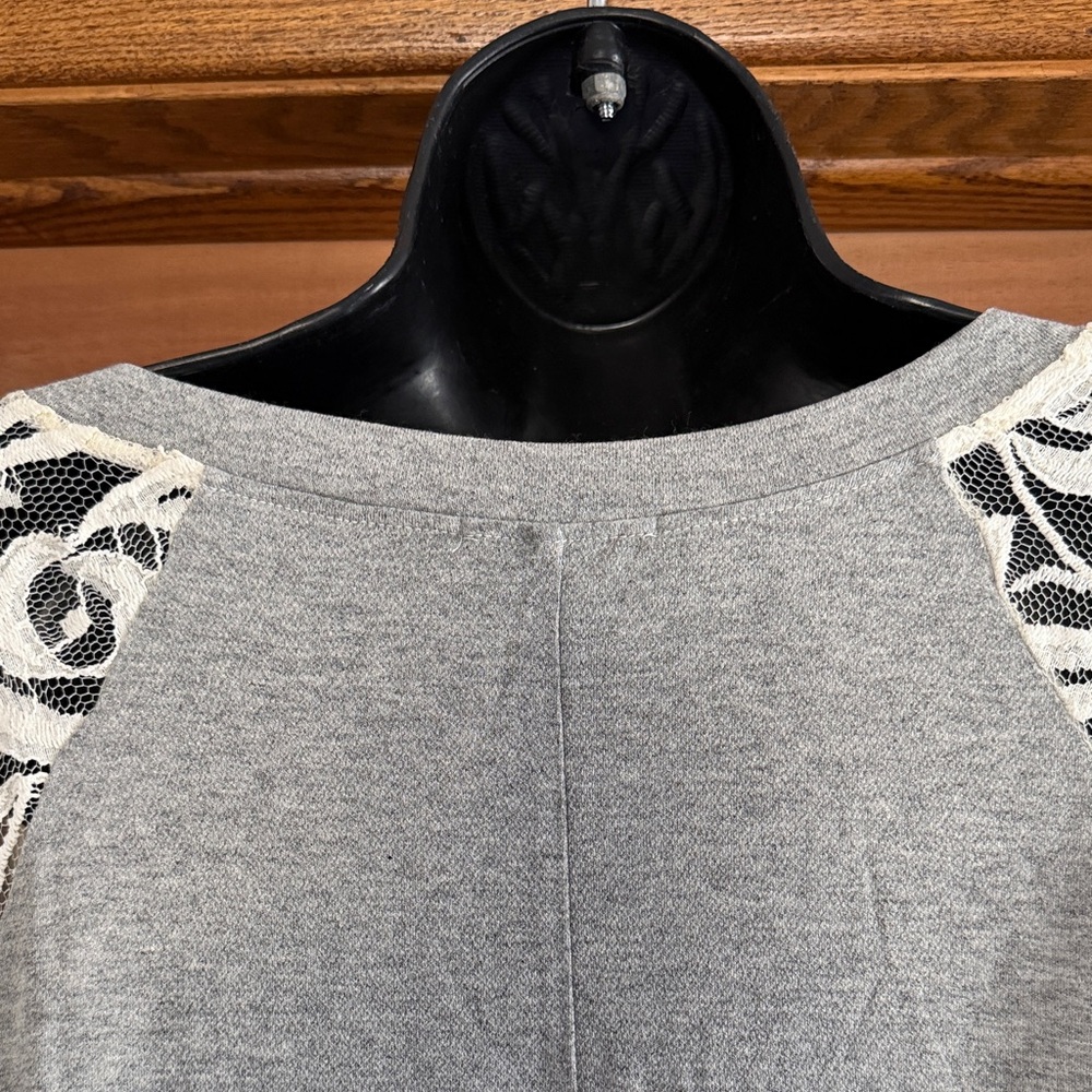 Heather Gray Top with Lace Sleeves Women’s Size M - Picture 8 of 11